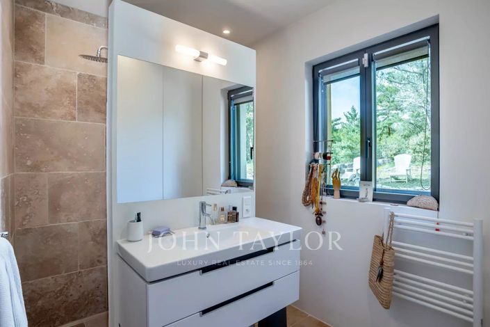 Image No.15-3 Bed House for sale