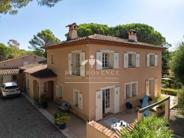 Maison de 5 chambres à vendre à Saint-Raphael