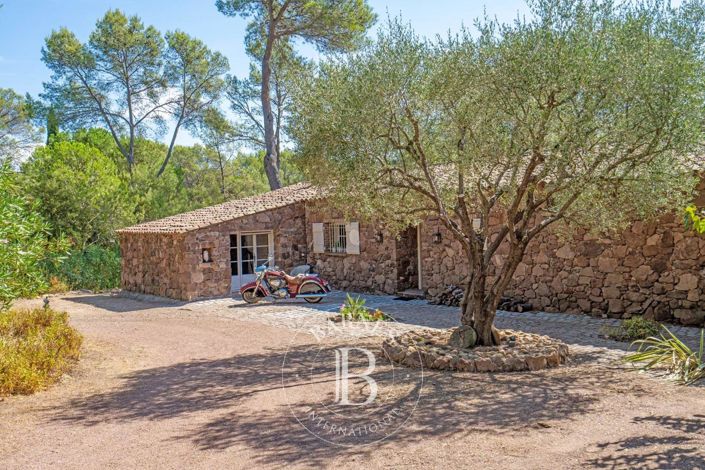 Image No.2-5 Bed House for sale