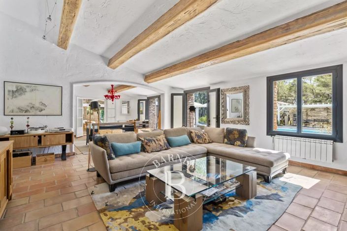 Image No.6-5 Bed House for sale