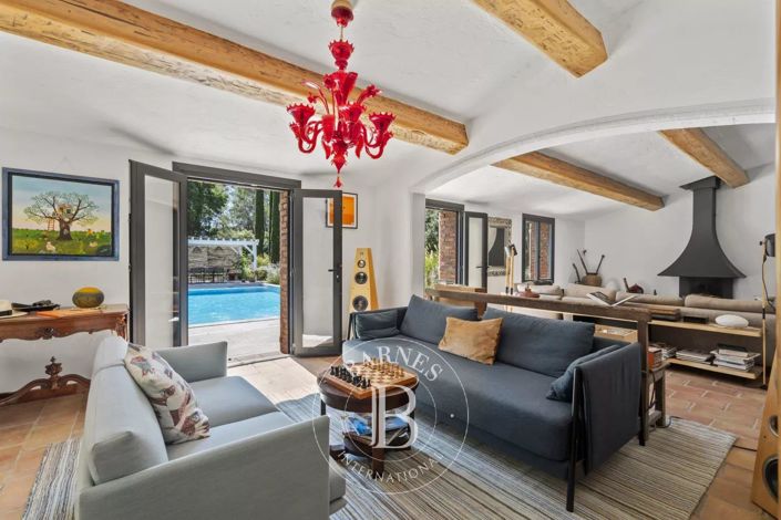 Image No.6-5 Bed House for sale