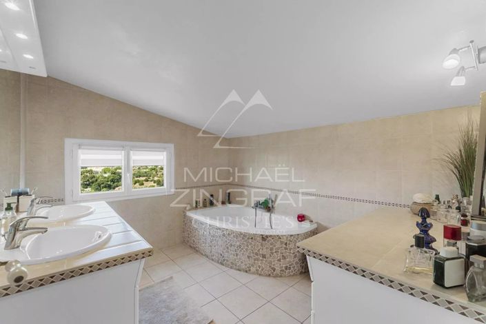 Image No.7-4 Bed House for sale