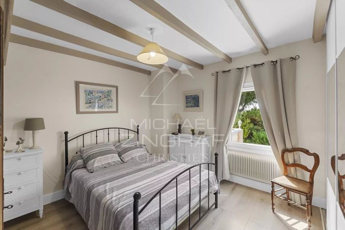 Image No.8-4 Bed House for sale