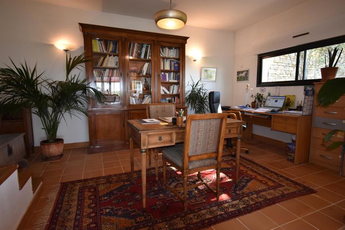 Image No.10-4 Bed House for sale