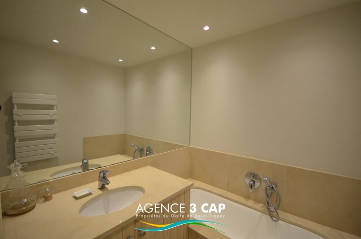 Image No.5-2 Bed House for sale