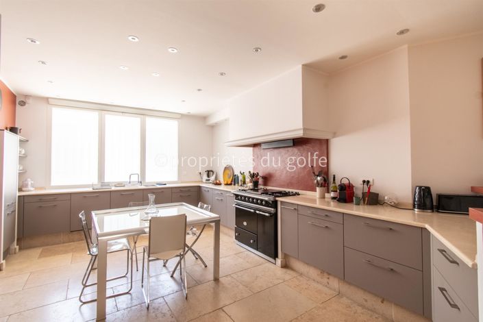 Image No.11-5 Bed House for sale