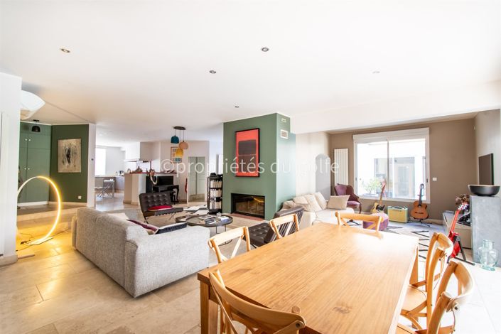 Image No.6-5 Bed House for sale