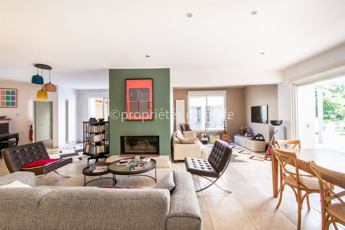 Image No.8-5 Bed House for sale