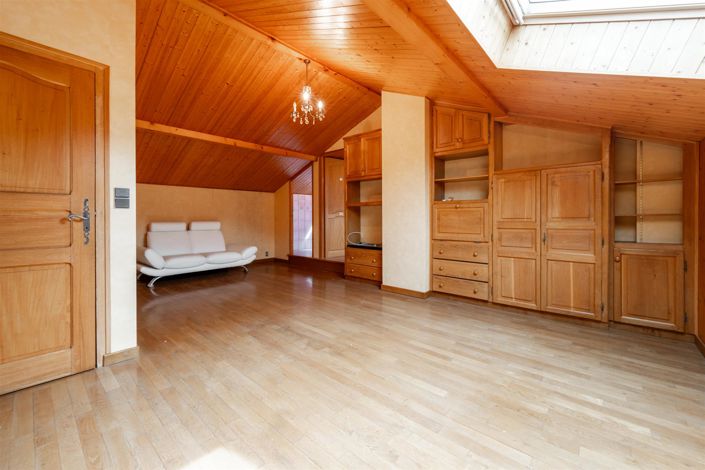 Image No.16-6 Bed House for sale