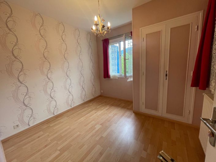 Image No.11-3 Bed House for sale