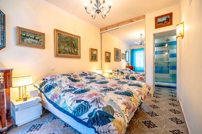 Image No.6-4 Bed House for sale