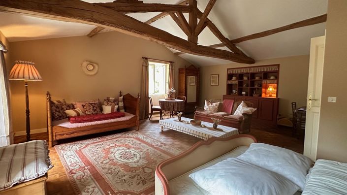 Image No.14-6 Bed House for sale