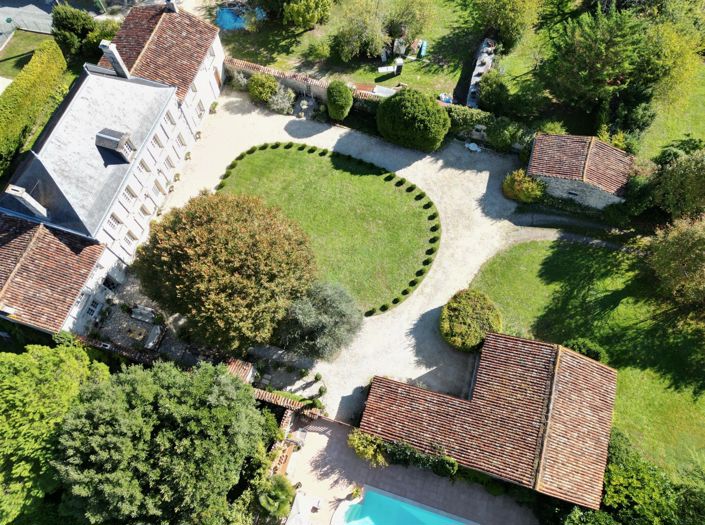 Image No.2-Maison de 6 chambres à vendre à Charente-Maritime