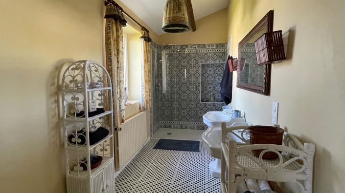 Image No.25-6 Bed House for sale