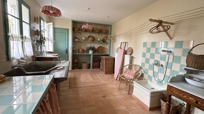 Image No.6-6 Bed House for sale