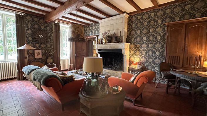 Image No.9-6 Bed House for sale