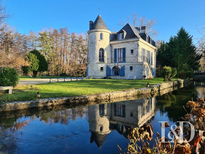 Image No.1-6 Bed Property for sale