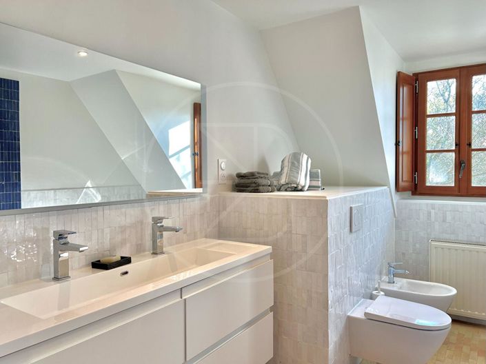 Image No.11-5 Bed House for sale