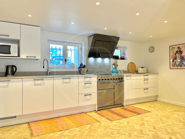 Image No.4-5 Bed House for sale