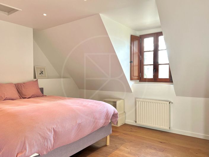 Image No.8-5 Bed House for sale