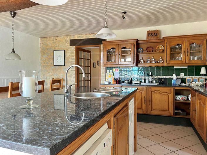 Image No.8-7 Bed House for sale