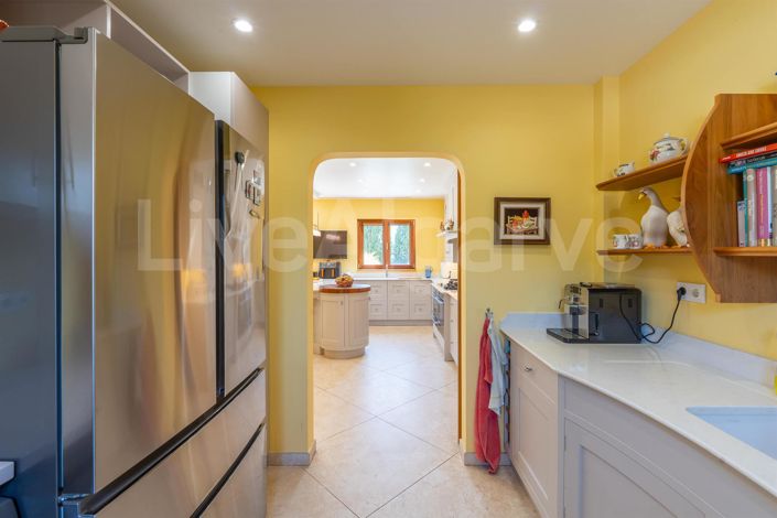 Image No.14-4 Bed House for sale