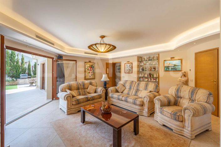 Image No.28-4 Bed House for sale