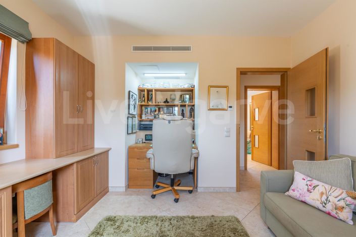 Image No.30-4 Bed House for sale