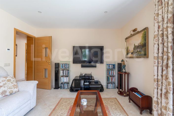 Image No.34-4 Bed House for sale