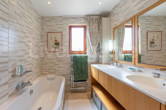 Image No.39-4 Bed House for sale