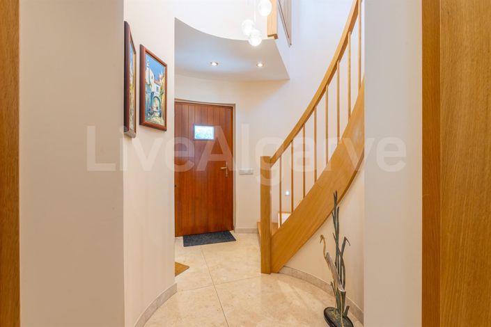 Image No.40-4 Bed House for sale