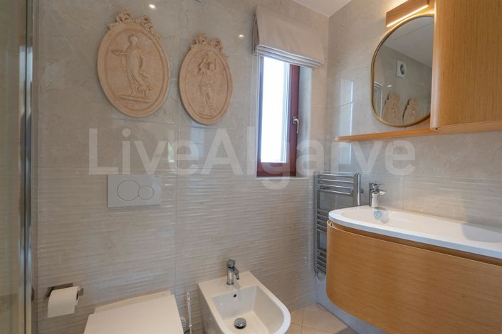 Image No.50-4 Bed House for sale