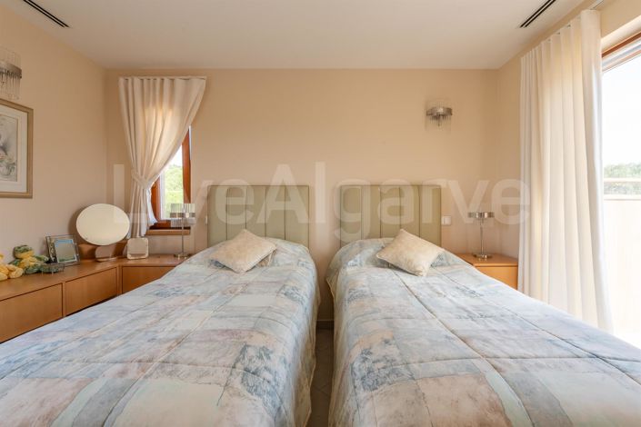 Image No.52-4 Bed House for sale