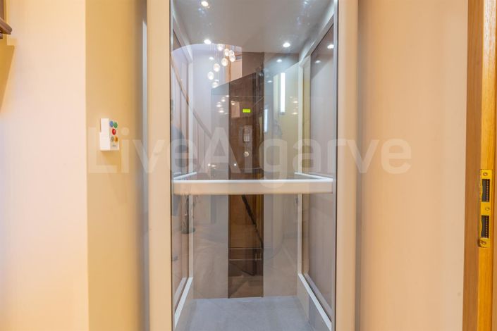 Image No.54-4 Bed House for sale