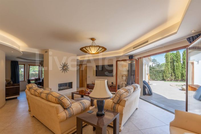 Image No.8-4 Bed House for sale