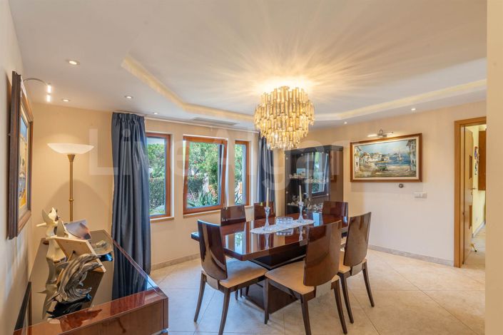 Image No.9-4 Bed House for sale