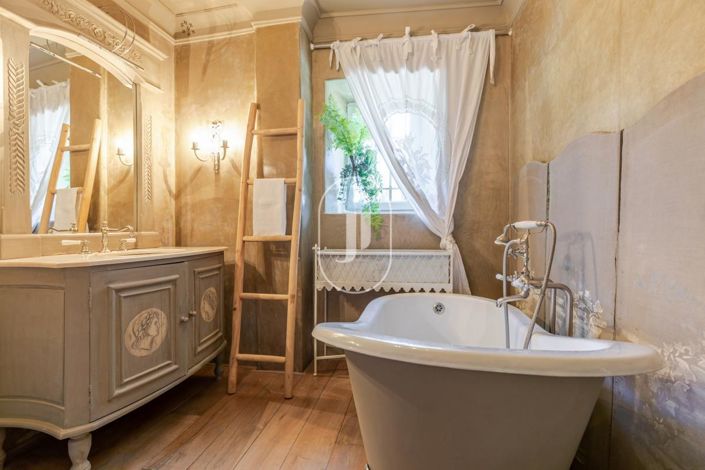 Image No.9-3 Bed House for sale