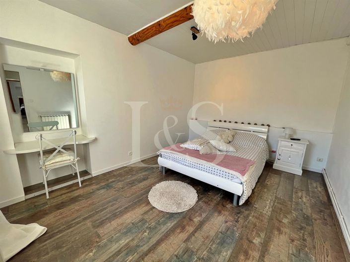 Image No.12-5 Bed House for sale