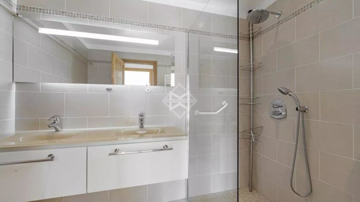 Image No.12-6 Bed House for sale