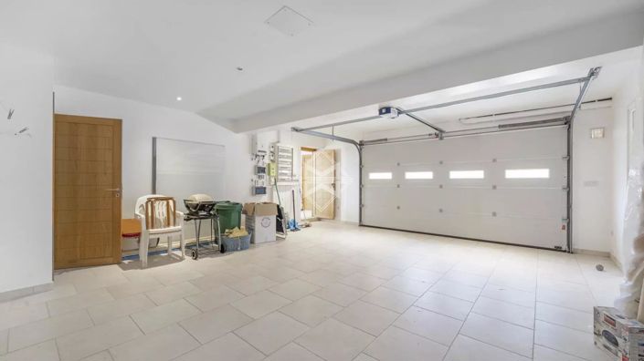 Image No.14-6 Bed House for sale