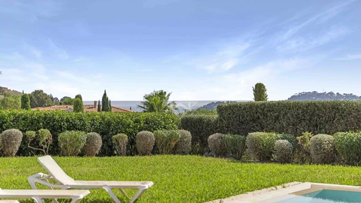 Image No.6-6 Bed House for sale