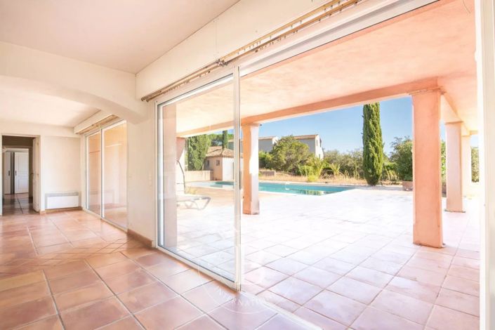 Image No.4-8 Bed House for sale