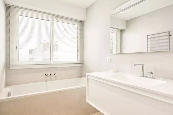 Image No.10-2 Bed Property for sale