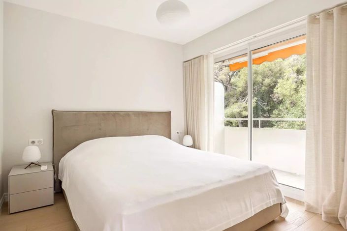 Image No.9-2 Bed Property for sale