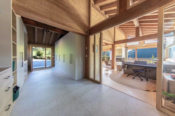 Image No.9-5 Bed House for sale