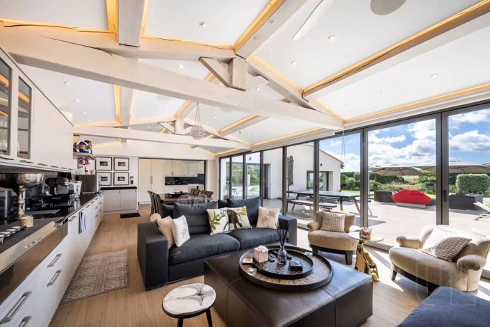 Image No.5-6 Bed House for sale