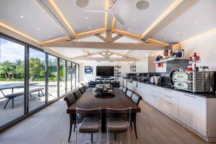 Image No.6-6 Bed House for sale