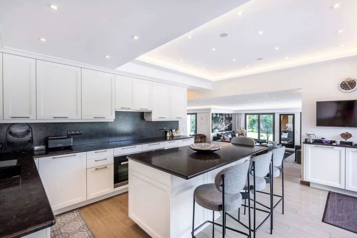 Image No.7-6 Bed House for sale