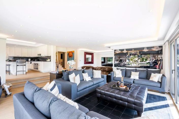 Image No.8-6 Bed House for sale