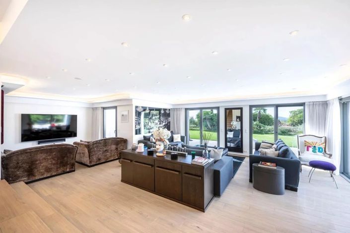 Image No.9-6 Bed House for sale